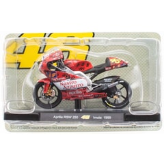  OPO 10 - Motorcycle 1/18 of The Doctor Valentino Rossi #46,  Reproduction Compatible with Yamaha YZR-M1 - World Championship 2007 -  VR017 : Toys & Games
