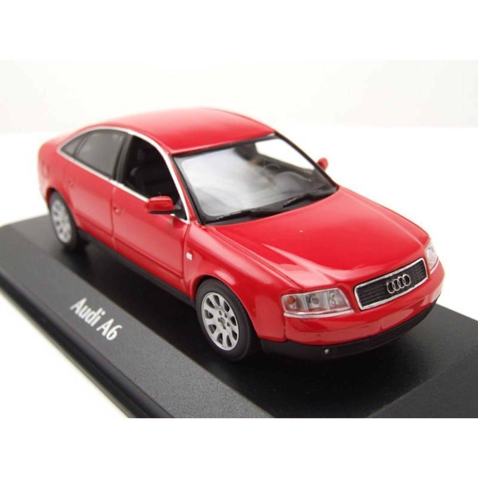 940017210 - Minichamps 1:43 MINICHAMPS Audi Rs6 Avant Green