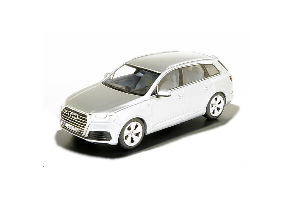 Audi Q7 Resin Model 1:43 scale Silver Audi Collection