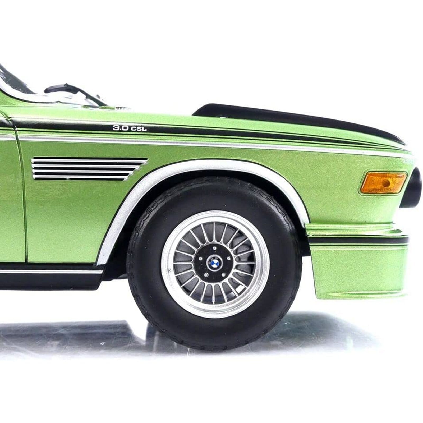 BMW 3.0 CSL Diecast Model 1:18 scale Green Minichamps