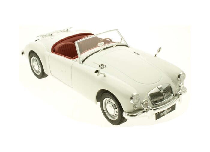 MGA MKII a1600 OPEN CONVERTIBLE With Luggage Rack 1961 BIANCO 1:18 Triple 9 diecas 