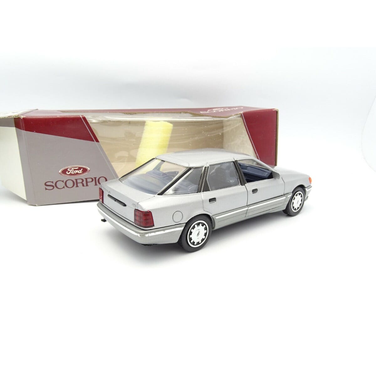 Ford Scorpio Diecast Model 1 25 scale Silver Schabak