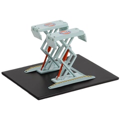 Gulf Oil Double Scissor Lifts 1:64 scale Diorama Accessory by Green Light Collectibles in Blue