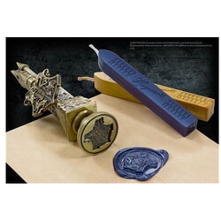 Hogwarts Wax Seal Prop Replica Prop Replica from Harry Potter - Noble Collection NN7085
