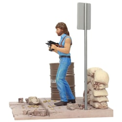 Matt Hunter Deluxe Edition With Diorama Set Statue From Invasion U.S.A.