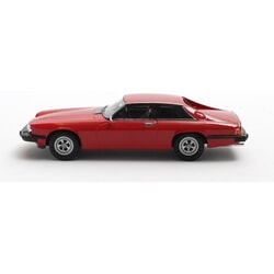 Jaguar XJ-S (1975) in Red