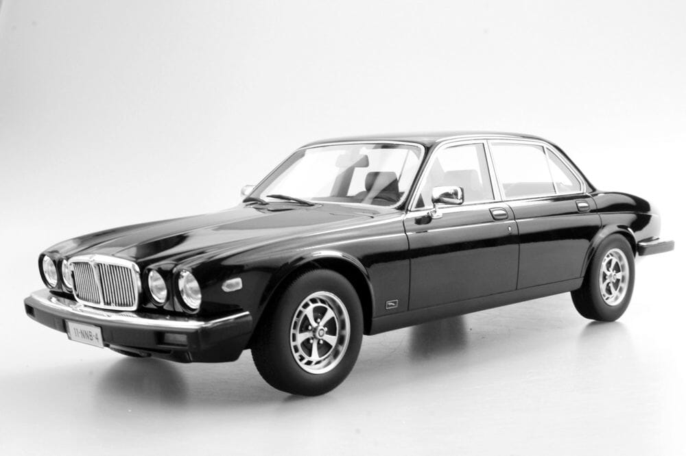 Jaguar XJ6 Resin Model 1:18 scale Black LS Collectibles