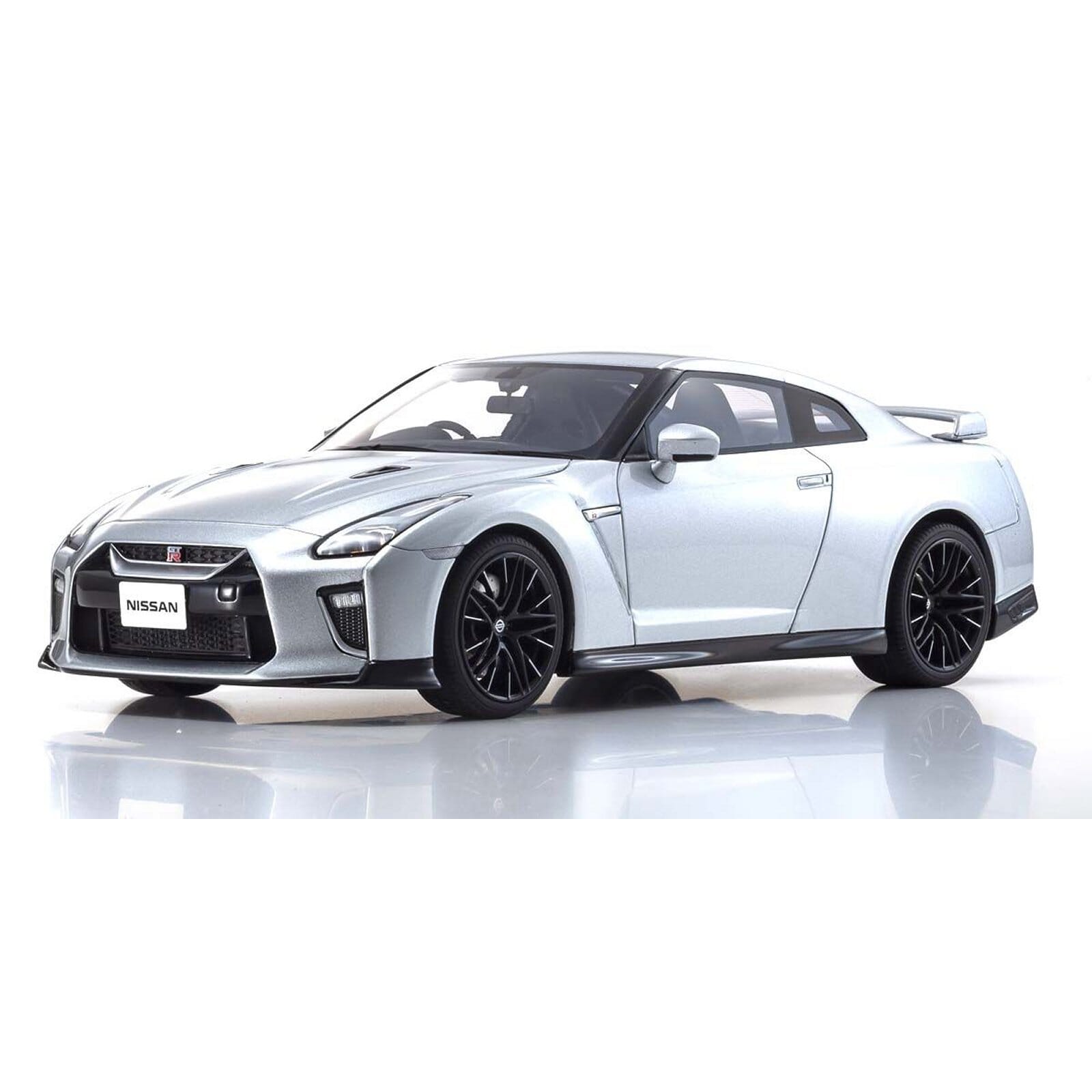 Nissan GT-R Resin Model 1:18 scale Silver Kyosho