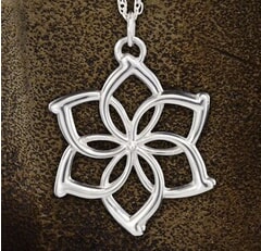Galadriel Flower Necklace from The Hobbit An Unexpected Journey - Noble Collection NN1528