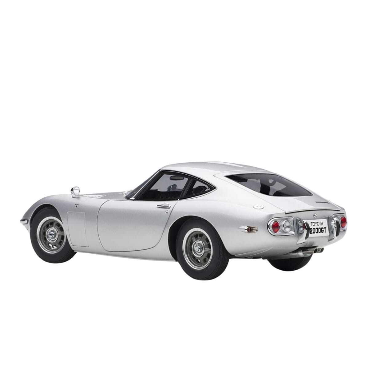 Toyota 2000 GT Coupe Composite Model 1:18 scale Silver