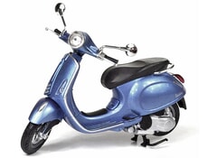 New-Ray Toys 1:12 Vespa Primavera Plastic Model Motorcycle 57553B