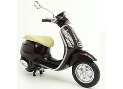 New-Ray Toys 1:12 Vespa Primavera Plastic Model Motorcycle 57553C